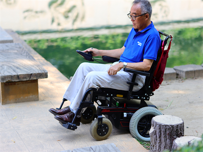 和美德电动轮椅引领质量新标杆 为老年人安全出行保驾护航